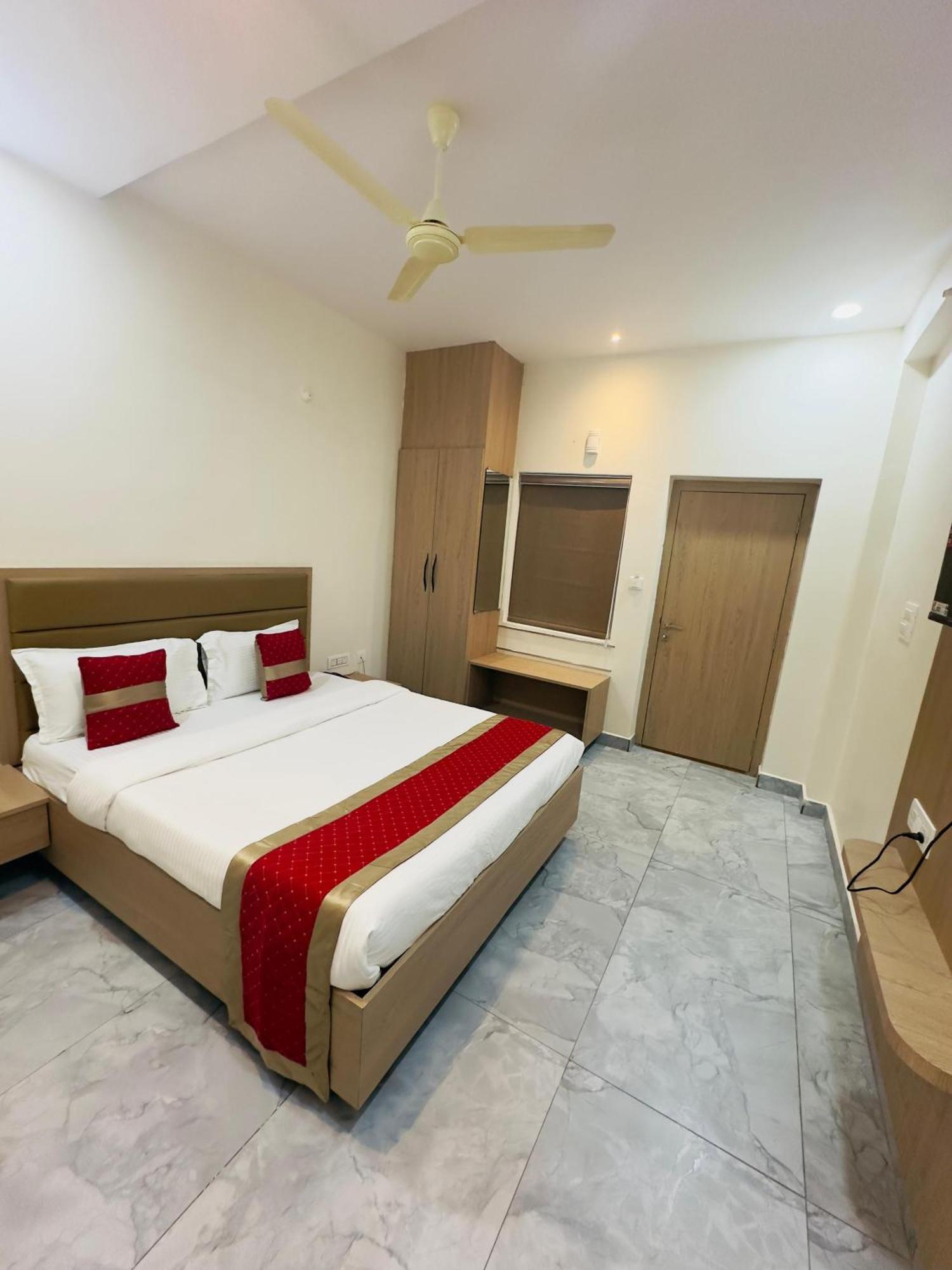Hotel Raga Karimnagar Habitación foto