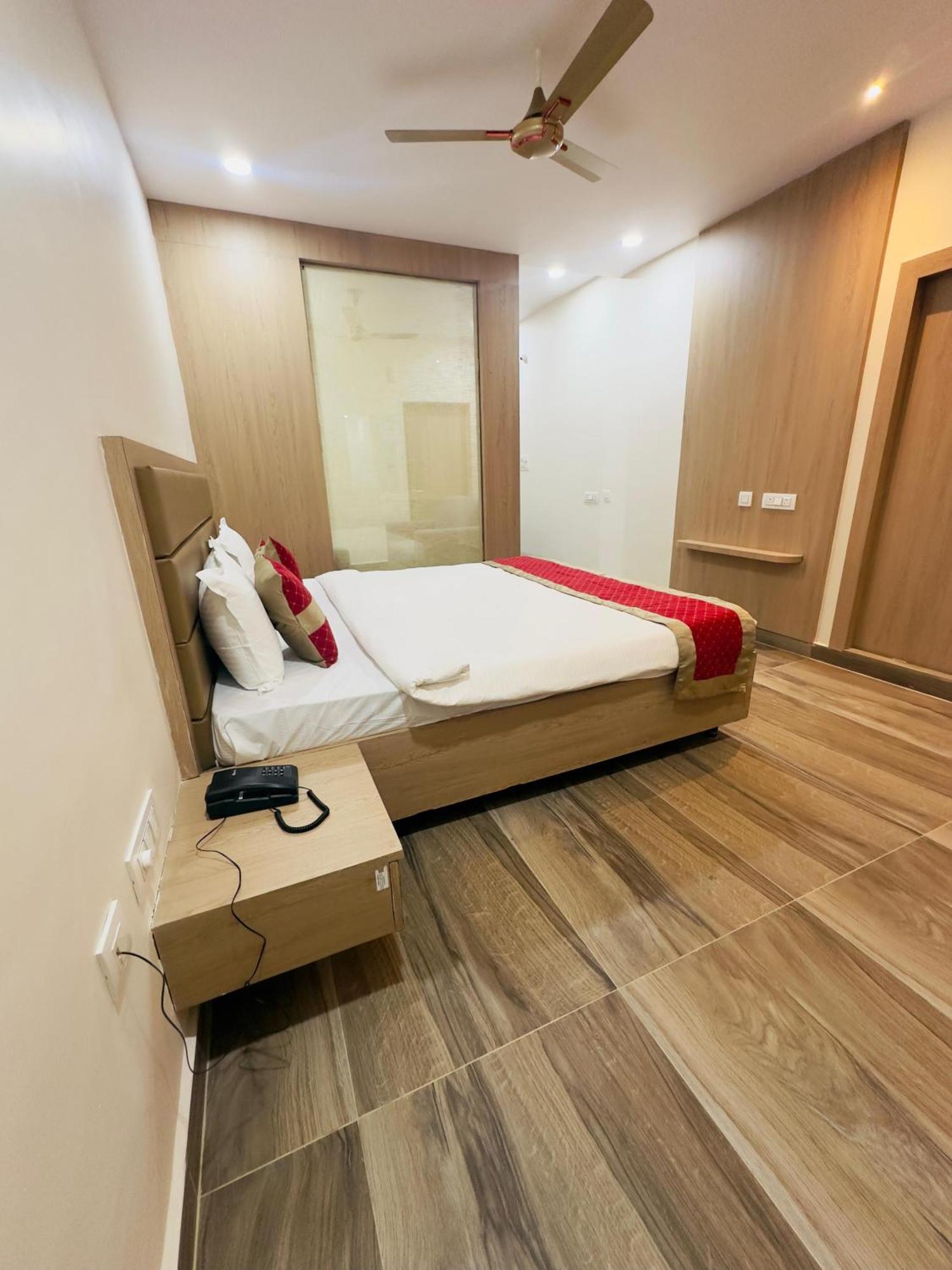 Hotel Raga Karimnagar Habitación foto