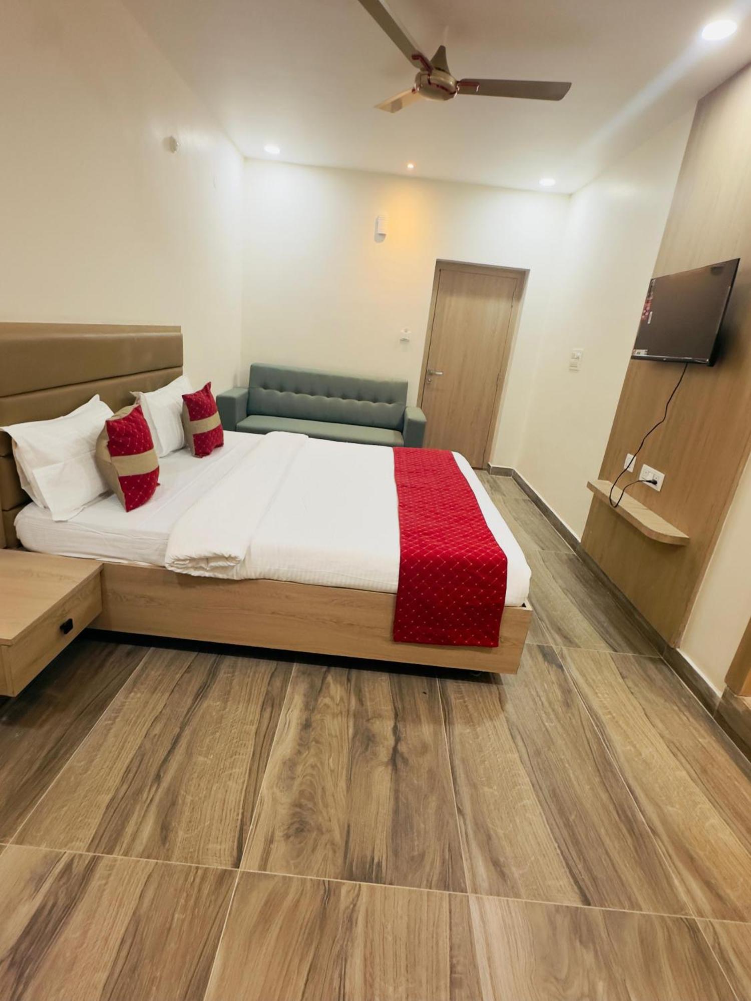 Hotel Raga Karimnagar Habitación foto